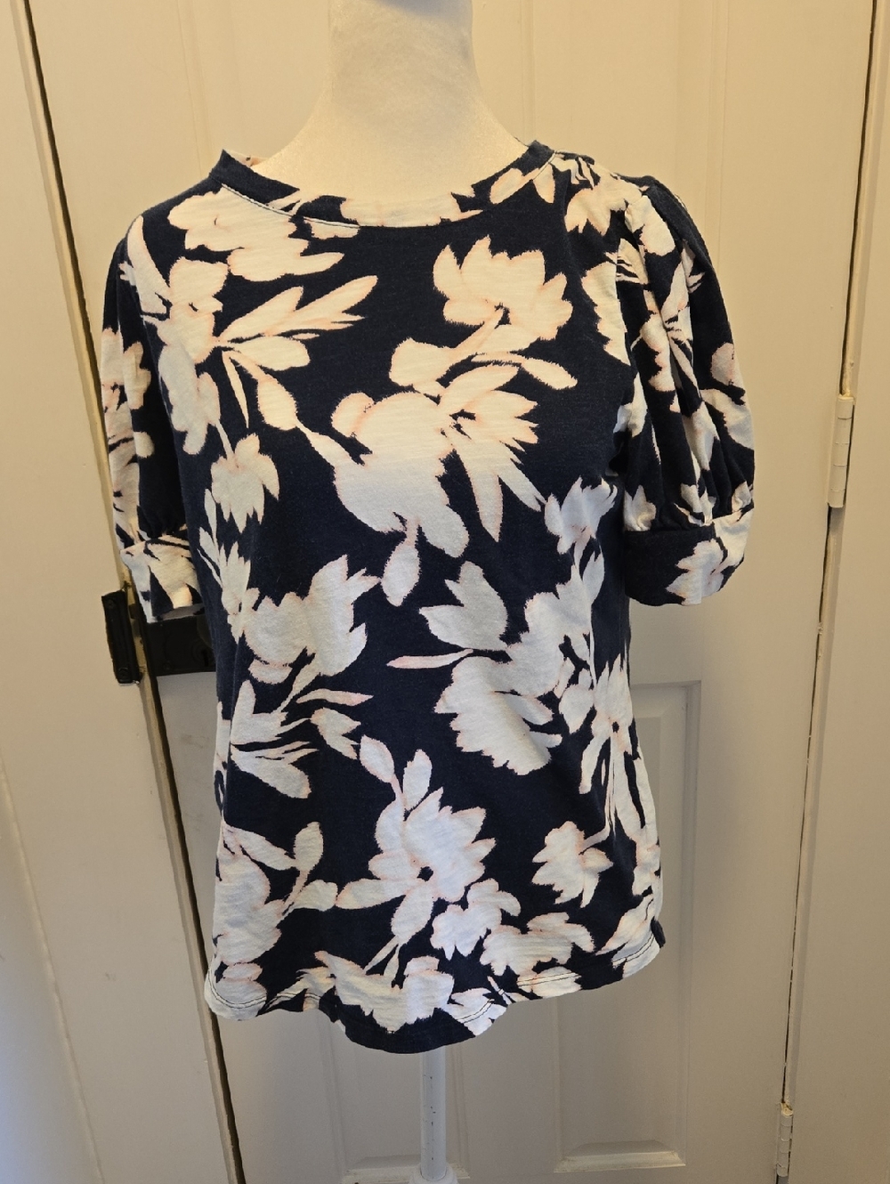 Liz Claiborne Navy Blue Floral Puff-Sleeve Cotton Tee Size Small